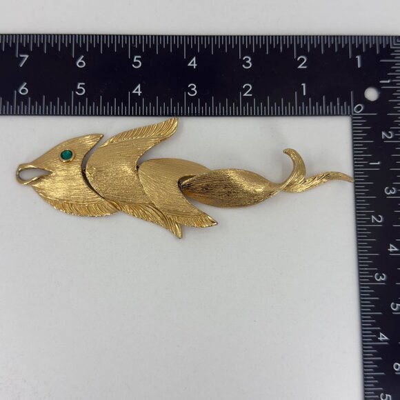 Vintage Napier Gold Tone Articulated Fish Green Rhinestone Eye Pendant - Picture 10 of 16